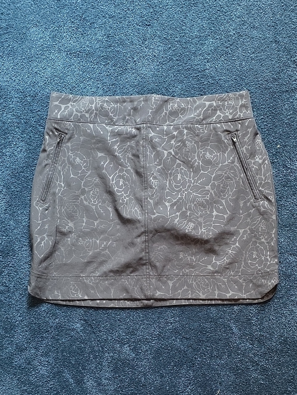 Orvis Black With Gray Floral Design Skort with Zip Pockets